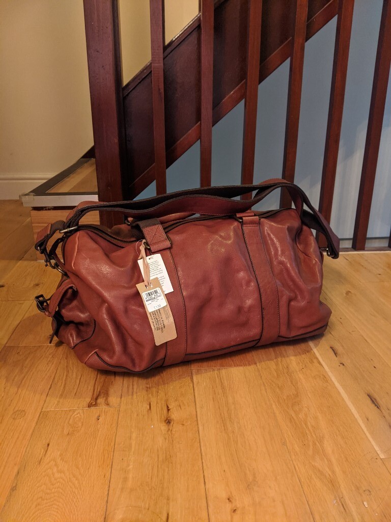 m&s mens leather holdall